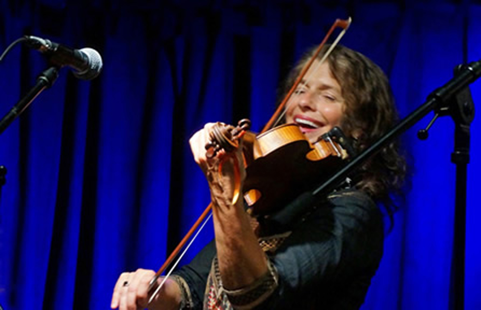 Anne Lindsay performing live